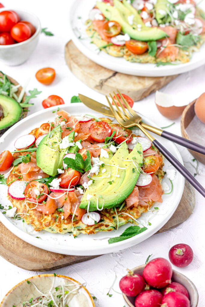 Courgette wraps met zalm & avocado