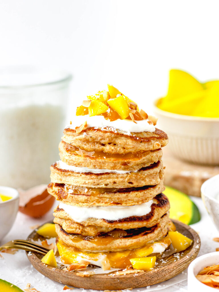 Gezonde mango-kokos pannenkoeken